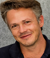 <h4>Thomas Dobler</h4>Er ist international als Jazzmusiker u.a. in Projekten mit Kenny Drew Jr., Daniel Schnyder, Andy Scherrer sowie auch als Solist mit Sinfonieorchestern und Kammermusikensembles tätig.